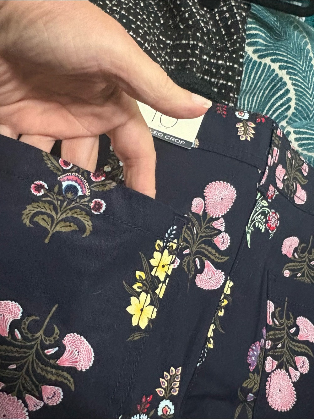 NWT Talbots Floral Wide Leg Crop Pants
- Size 10 - Picture 6 of 9